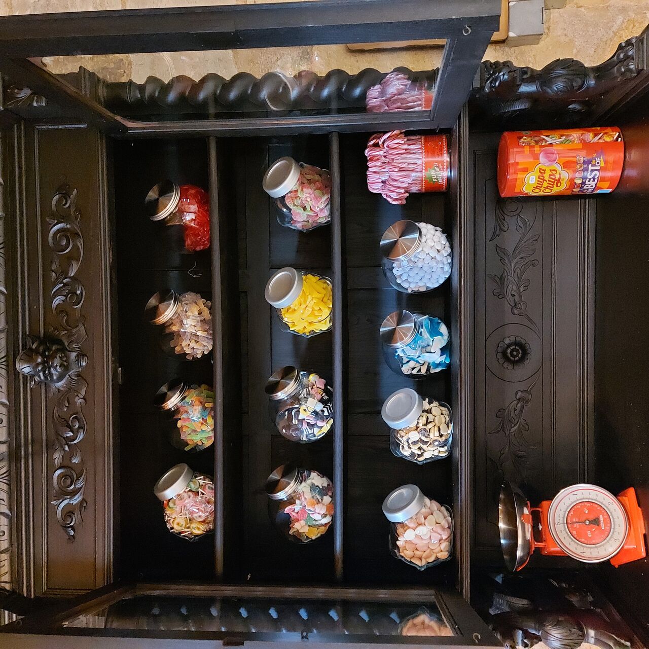 Mise à disposition d'un étalage à bonbon.
Vendu à l'unité pour confectionner des poches à vos goûts !!!