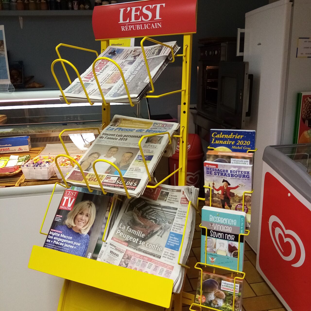 L'Est Républicain et ces supplements diu dimanche
La Presse de Vesoul
Les Affiches..
Calendrier Lunaire
Messqger Boiteux 
