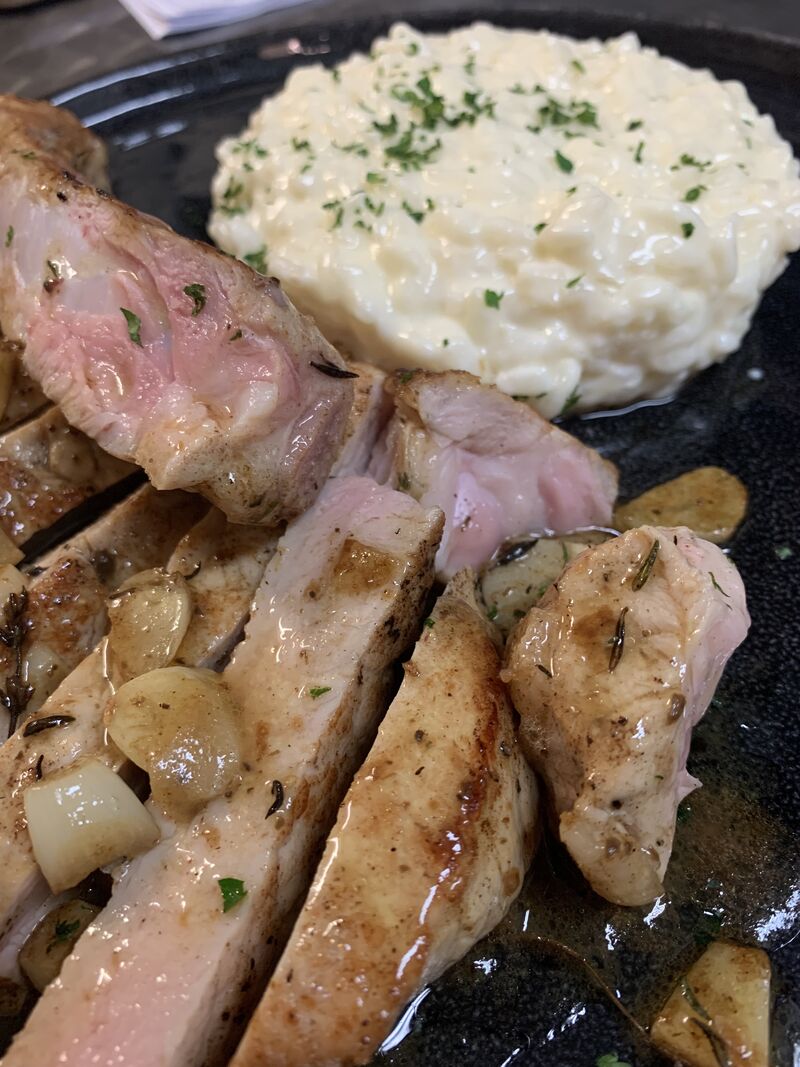 La Côte de Veau rôtie à l’Ail et au Thym et son Risotto Crémeux
