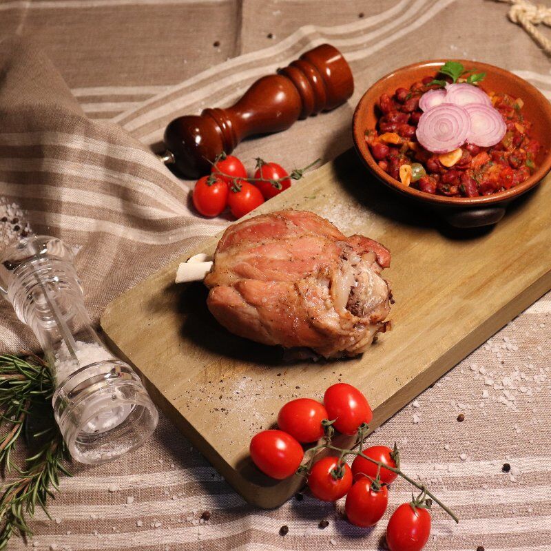 Ciolan de porc cu fasole rosie uscata