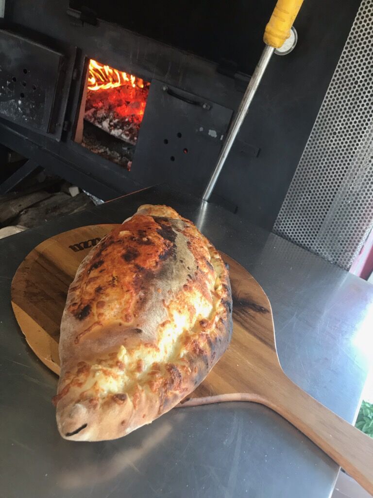 CALZONE (toutes nos pizzas peuvent être déclinées en calzone)