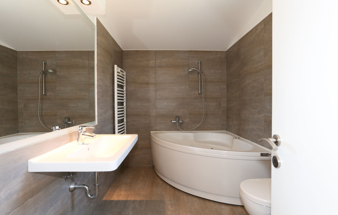 Enjoy like royals with a huge jacuzzi. 