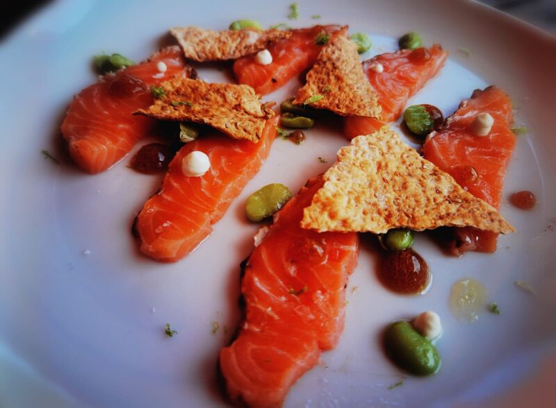 Carpaccio di salmone, fave, miso e wasabi