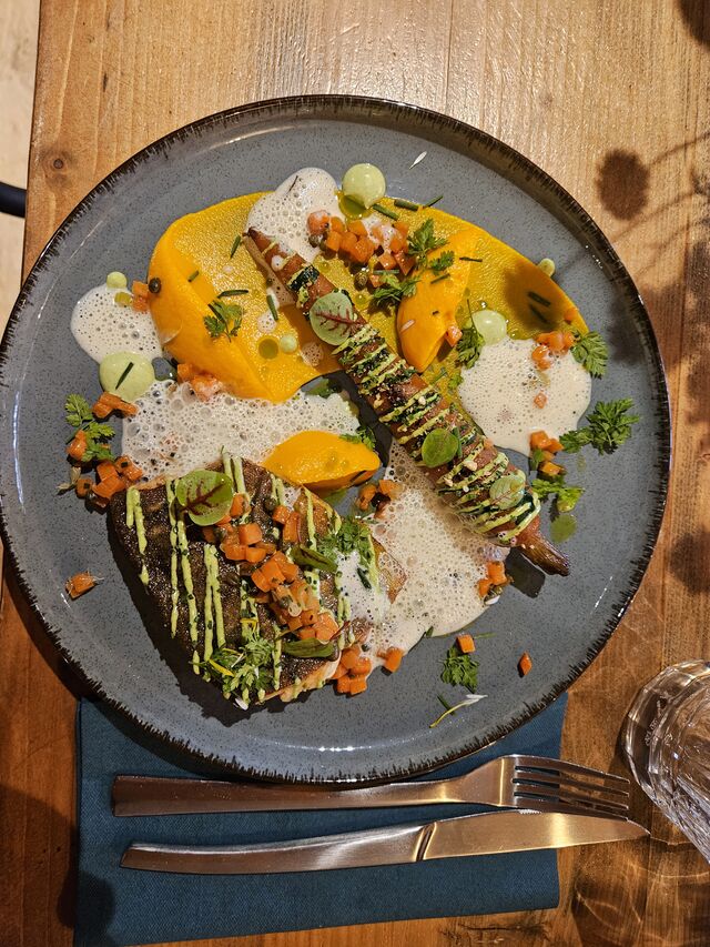 omble chevalier, carotte, condiments grenobloise