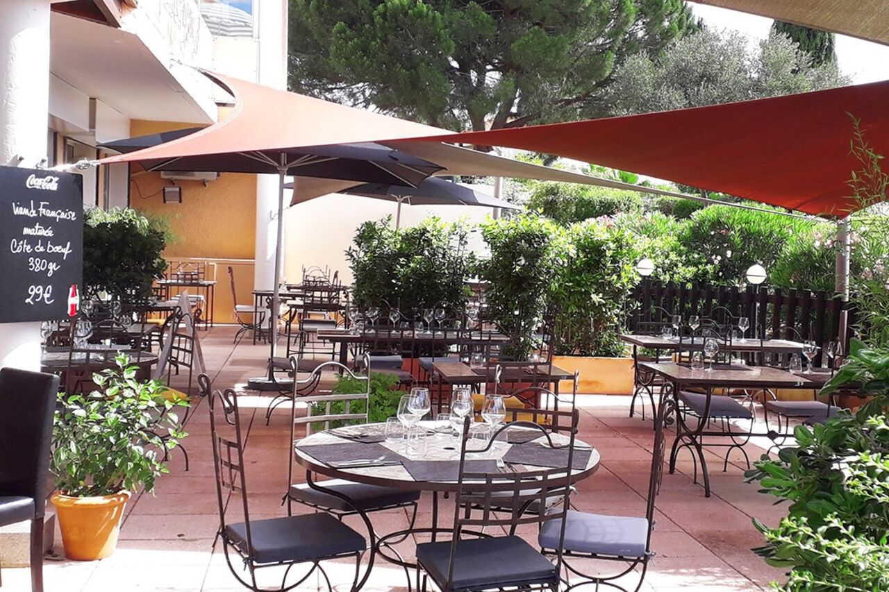 NOTRE RESTAURANT VOUS ACCUEILLE DE NOUVEAU !