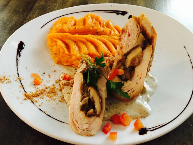 ballotine de poulet farcie aux champignons, écrasé de patate douce