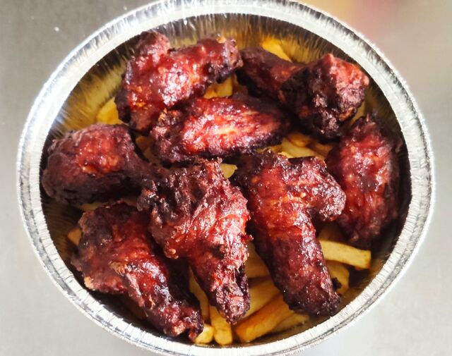 Nuestras alitas BBQ también para llevar.