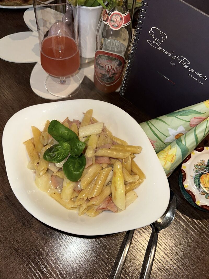 Penne Spargel mit Sauce Hollandaise und Hinterschinken