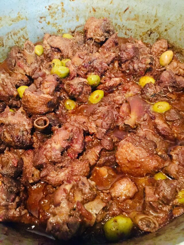 Civet manchons de canard aux olives