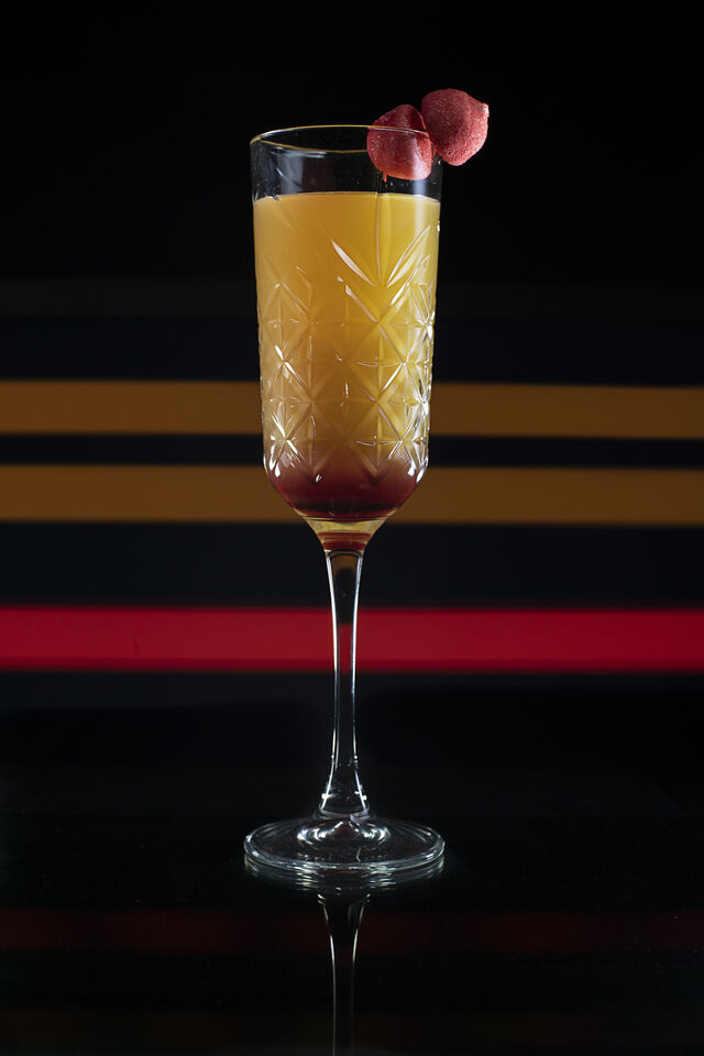Pomme d'amour
Ingrédient : Vodka, orange, pomme, tagada
Saveur : fête foraine
Catégorie : Création