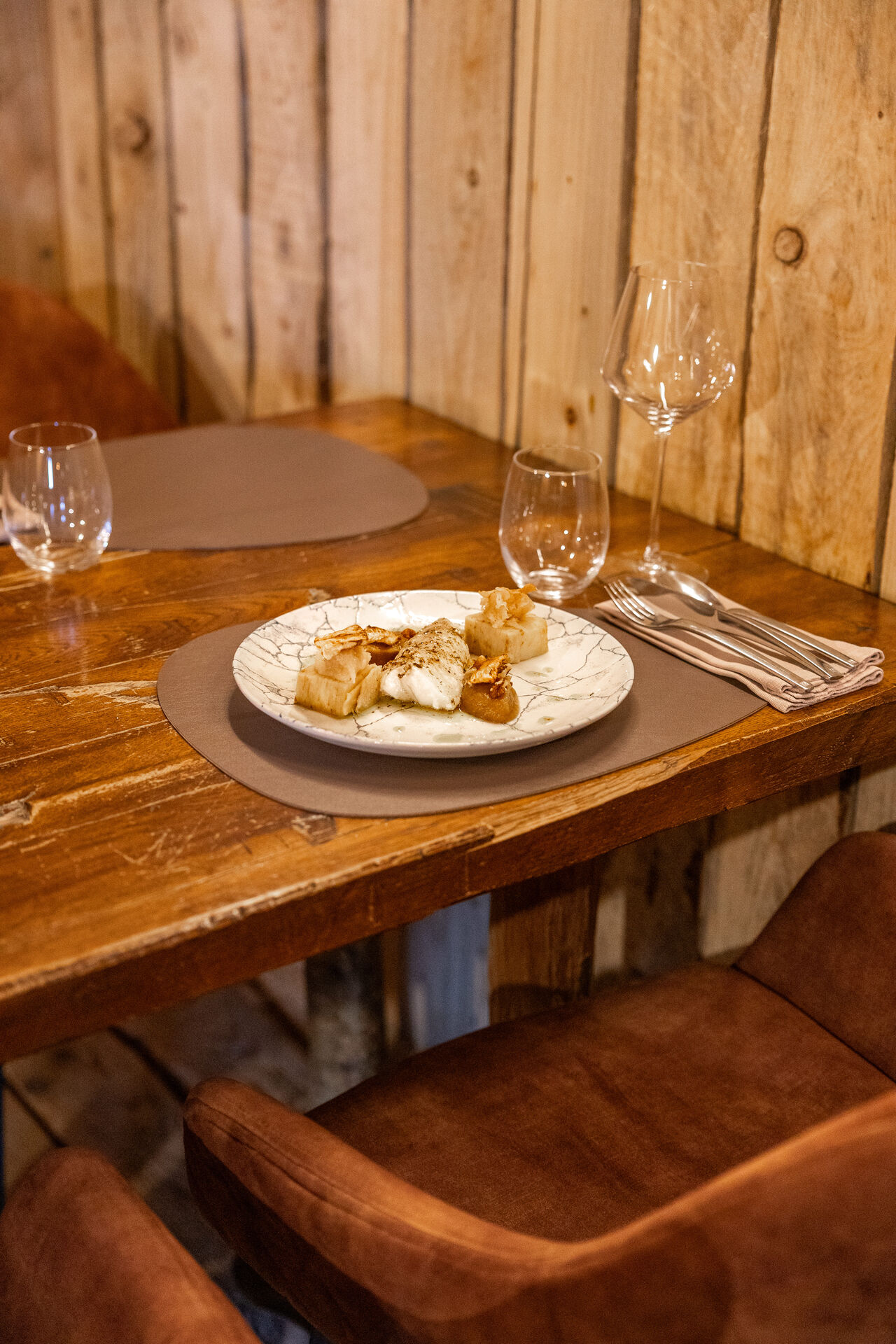 Le dos de cabillaud confit à l’huile de noix, Céleri en quatre façons, Condiment vinaigré