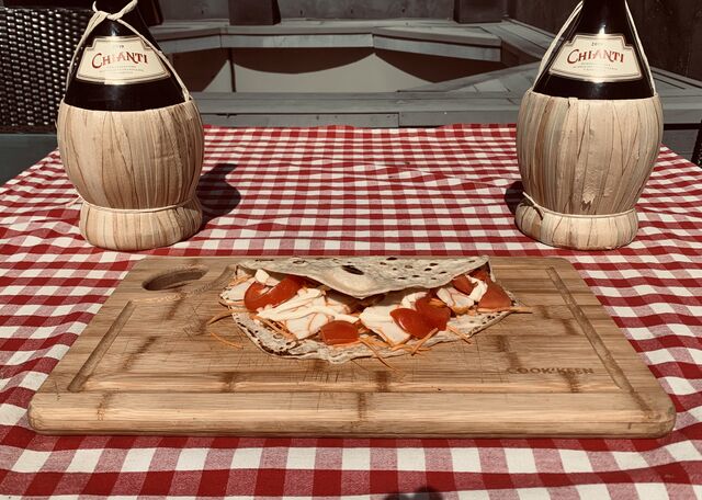 Piadina Gianna
Carottes râpées - surimi - tomates - mayonnaise 