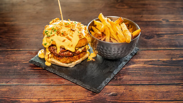 Tous nos burgers sont disponibles en Cheesy Lover : recouvert de cheddar fondue !!