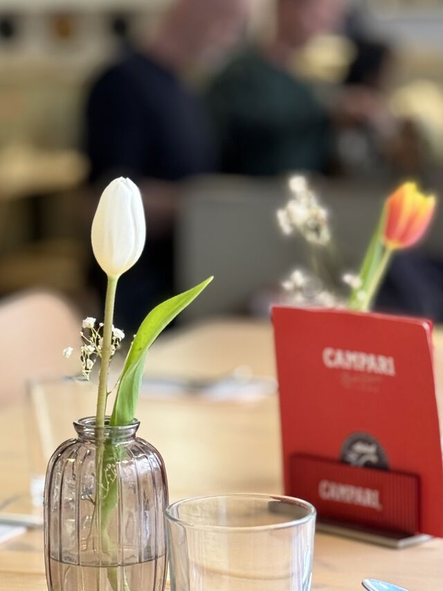 Frische Deko und ein liebevolles Ambiente mit persönlichen Elementen sind uns wichtig.