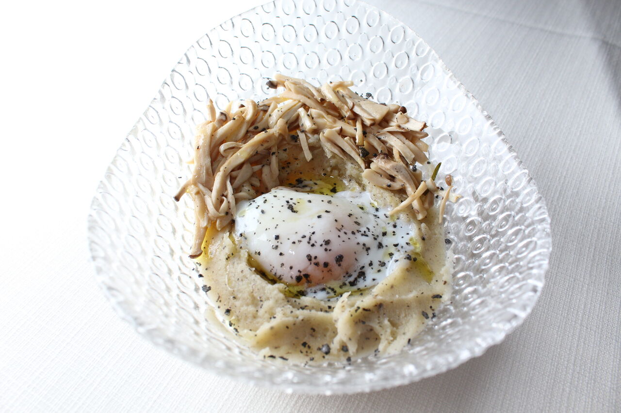 Granjero (Huevo poché con parmentier trufada y setas)