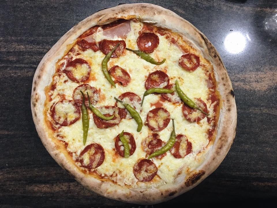 Pizza kulen s feferonima