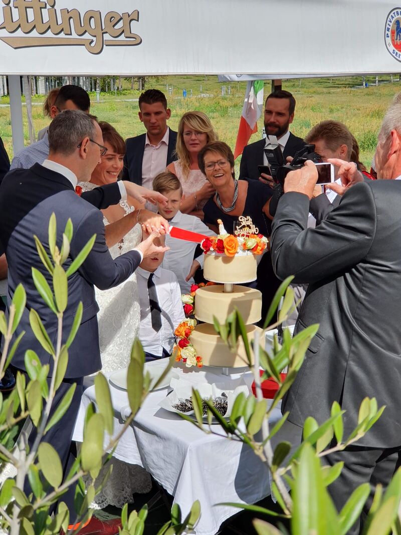 Der Schönste Tag in Ihrem Leben!
Blauer Himmel, die Sonne strahlt, auf der
unsere Terrasse mit schön Blick ,