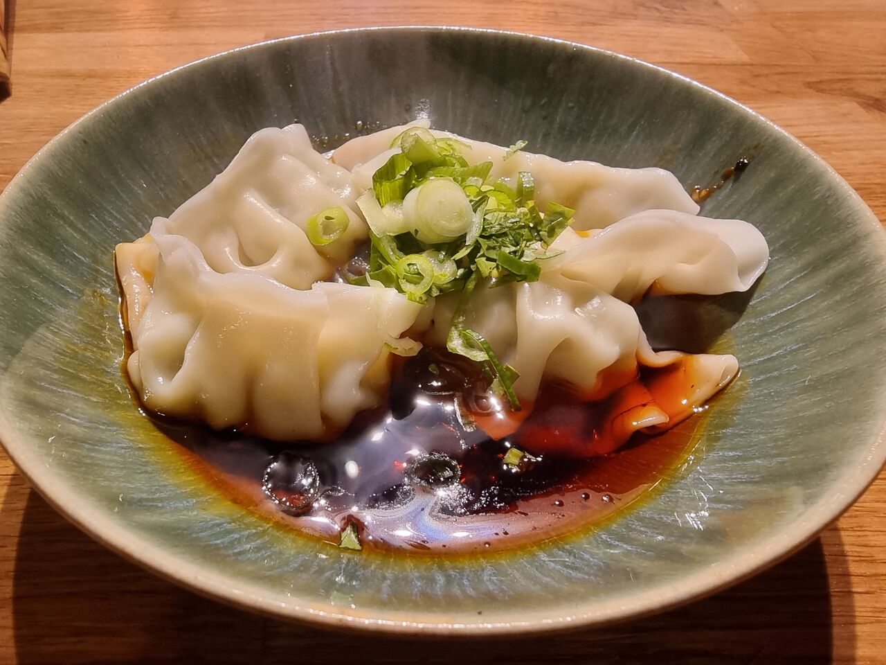 Raviolis avec huile piquante 钟水饺