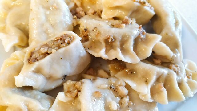 Pierogi z kaszą gryczaną, pieczarkami i mozzarellą