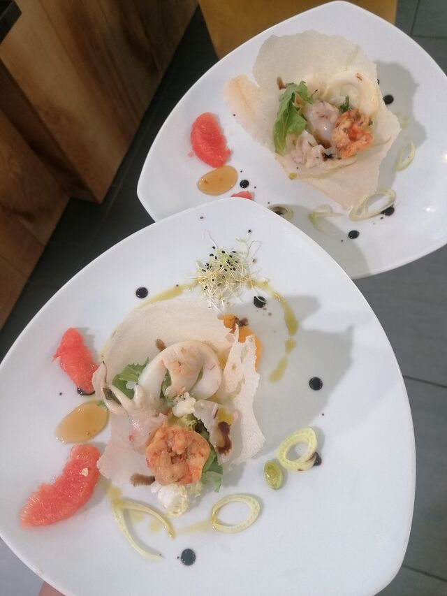 Exemple d'entrée Éphémère du we. Ici: salade croustillante de la mer aux agrumes 