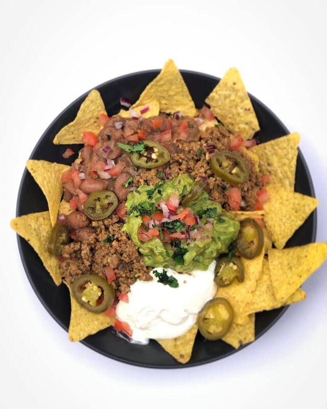 NACHOS CON GUACAMOLE