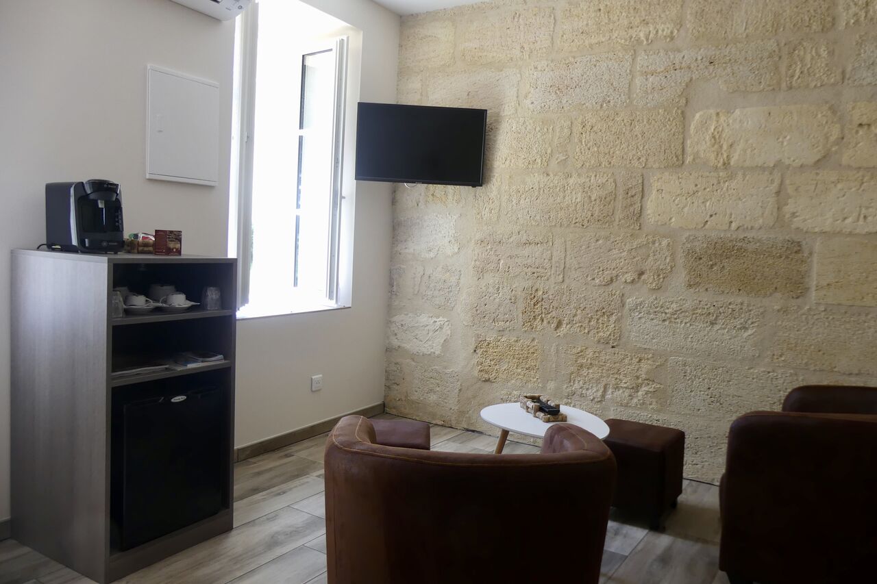 Chambre 2014. (Room 2014).