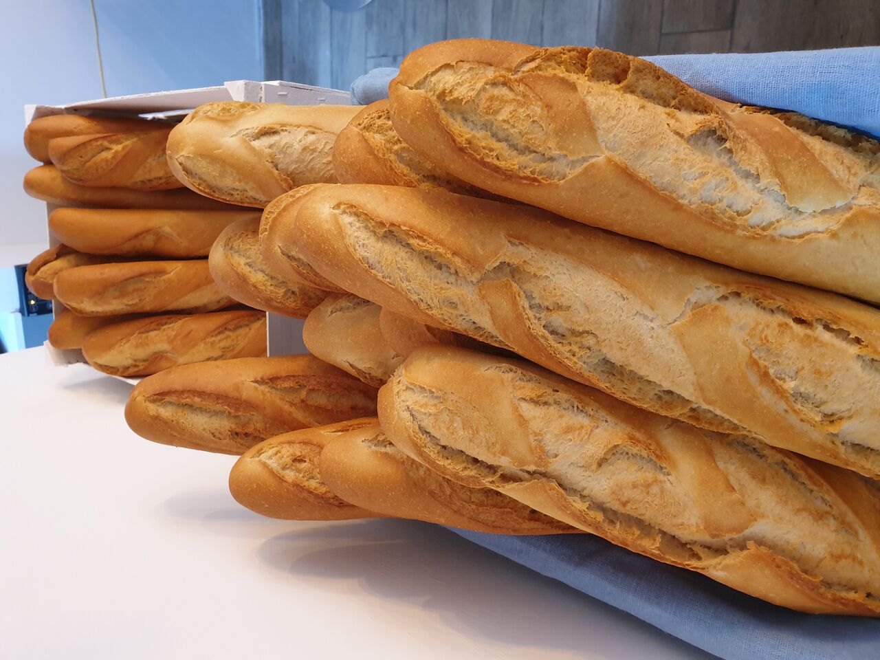 No olvides llevar tu barra de pan,
