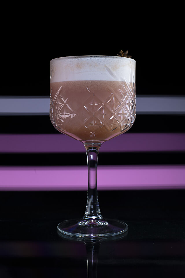 L'étoile
Ingrédients : gin, crémant, goyave, badiane
Saveur : épicé, fruité, amer
Catégorie : Création