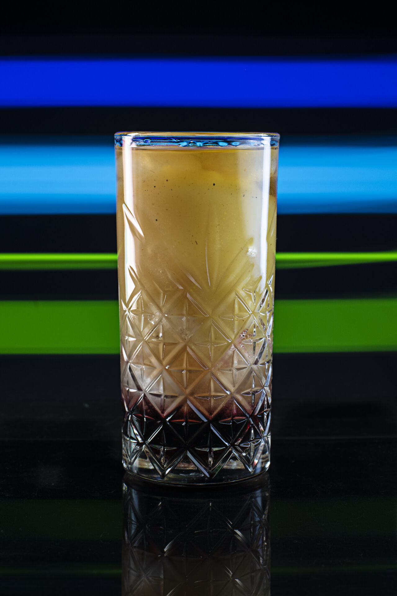 Poire Bourguignonne
Ingrédients : Cassis, poire, caramel, vodka
Saveur : doux et onctueux
Catégorie : Premium