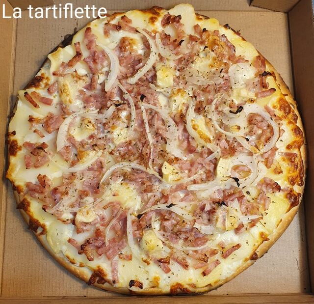 Base crème, mozza, pomme de terre, lardons, oignons, reblochon, origan