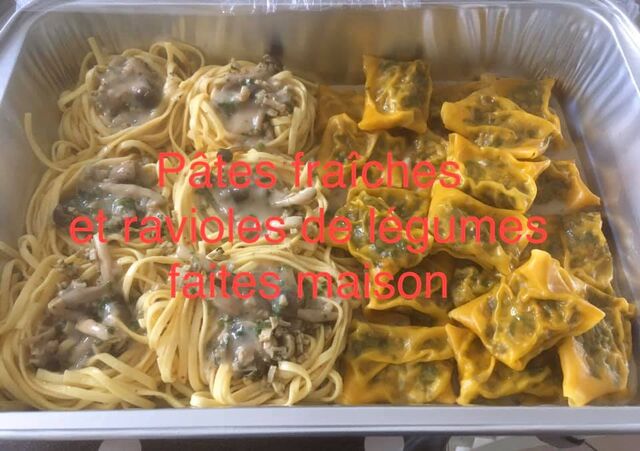 PASTA DI CASA : pâtes fraîches nids de tagliatelles et ravioles de légumes avec de bons oeufs fermiers de plein air