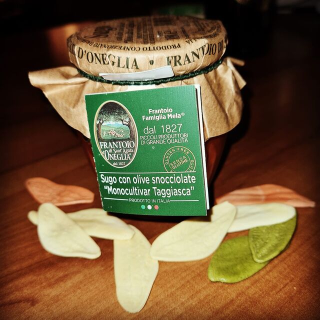 Verkaufsbereich / Unsere Tomatensauce der Firma 