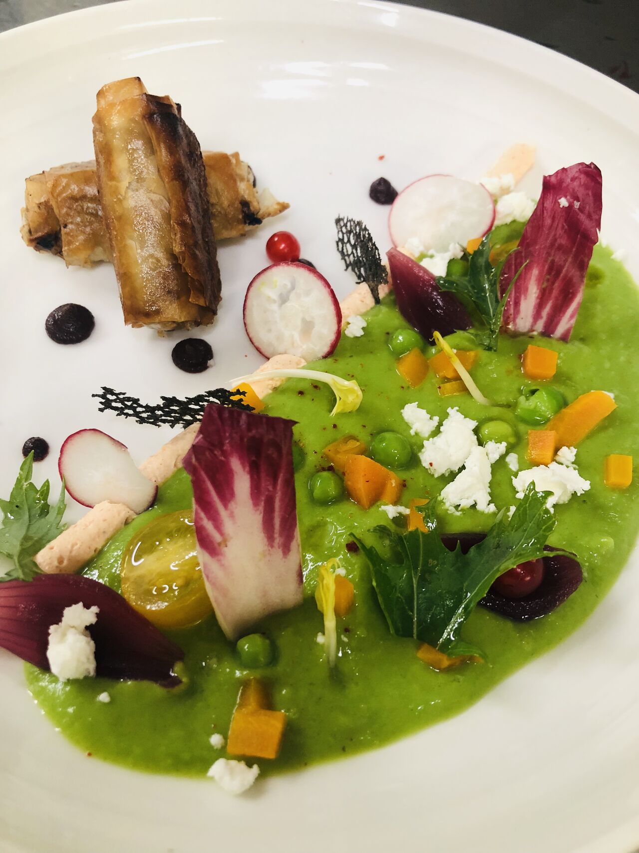 Nems de St Marcelin et sont velouté de petits poids chantilly tendori