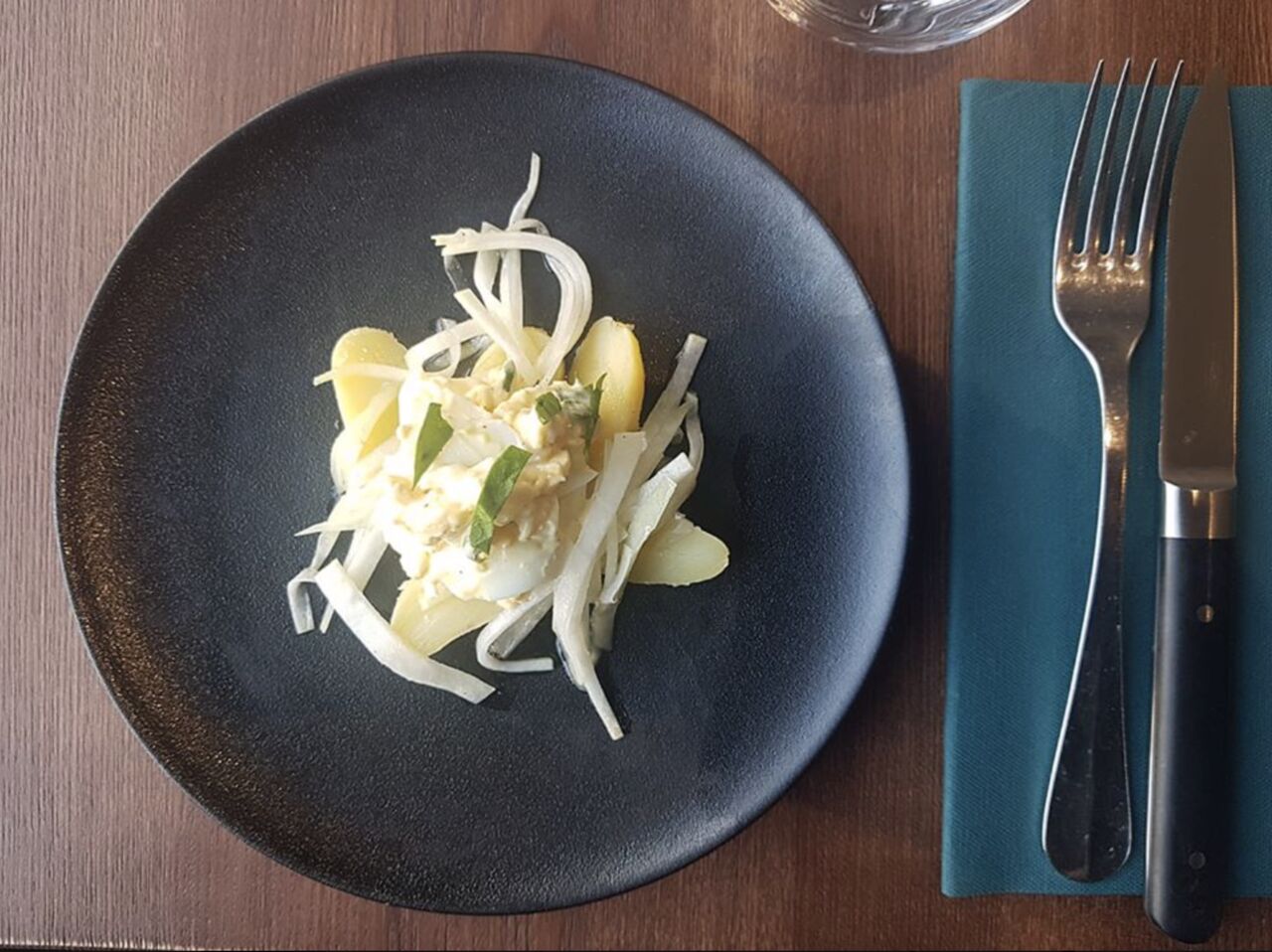 Pommes de terres rates / chou rave / œuf mimosa