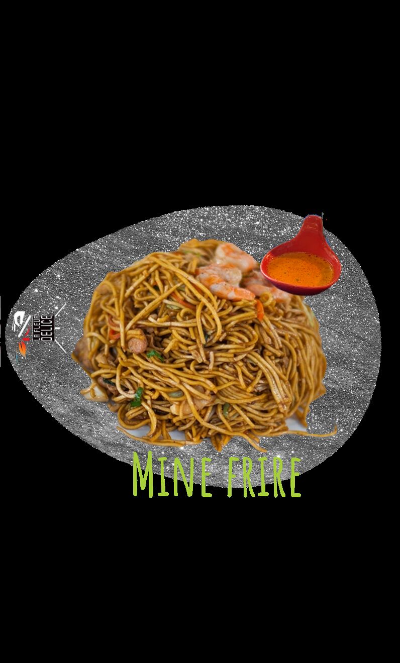 
mine frit Nouille  frais fait maisson sauté dans sa sauce soja ainsi que  cest  légumes ,poulet ,boeuf,crevette 
