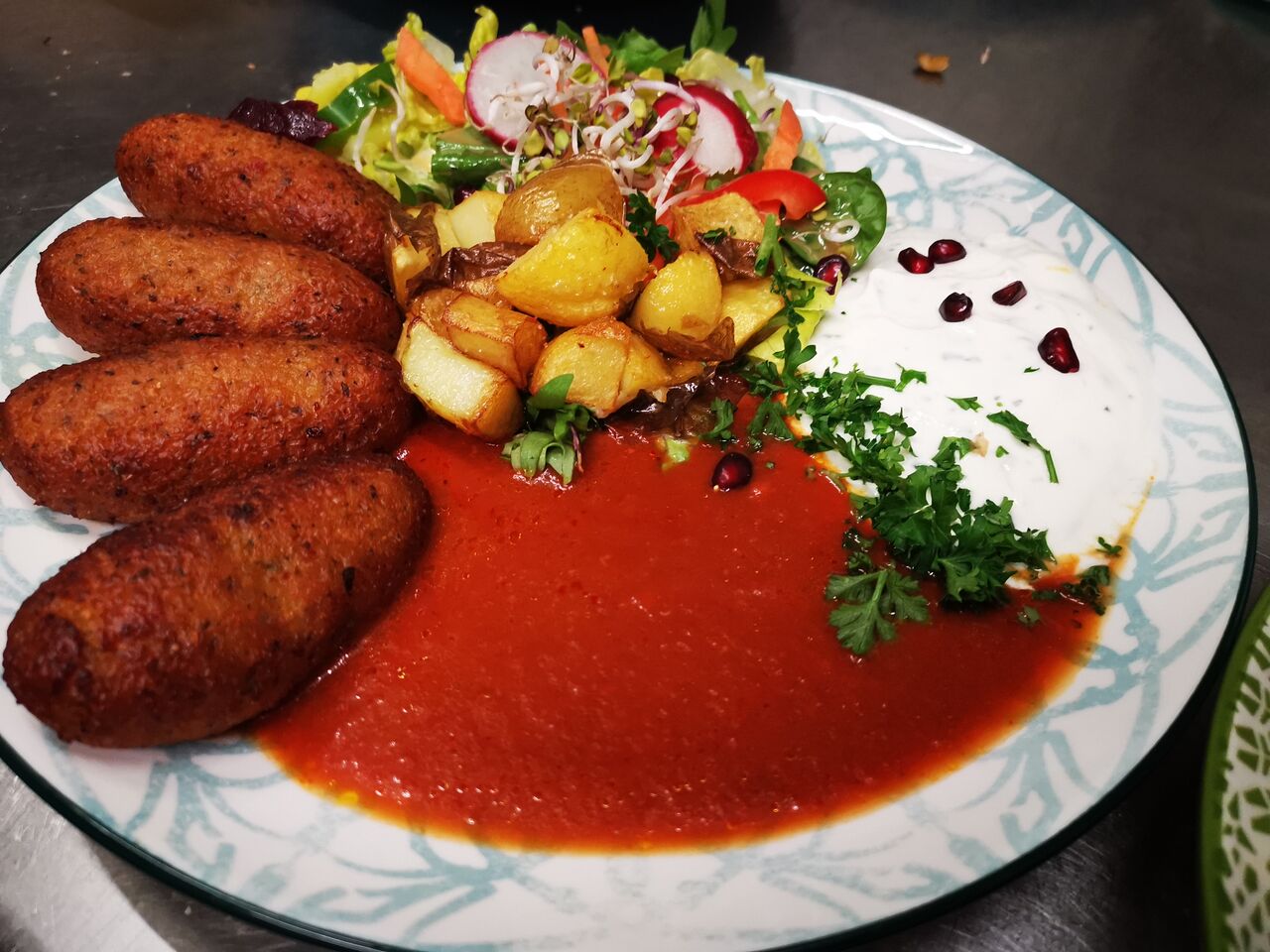 Kibbeh - Bulgurkroketten mit Hack-Walnussfüllung