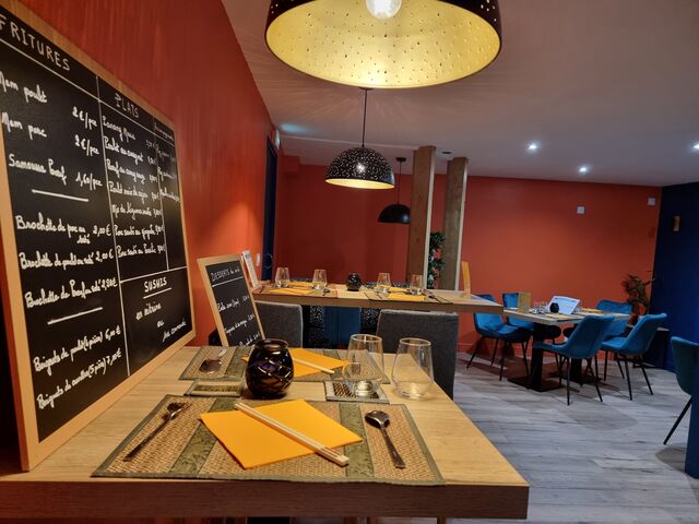 Restaurant Soi 95 Lesneven sur place tables hautes