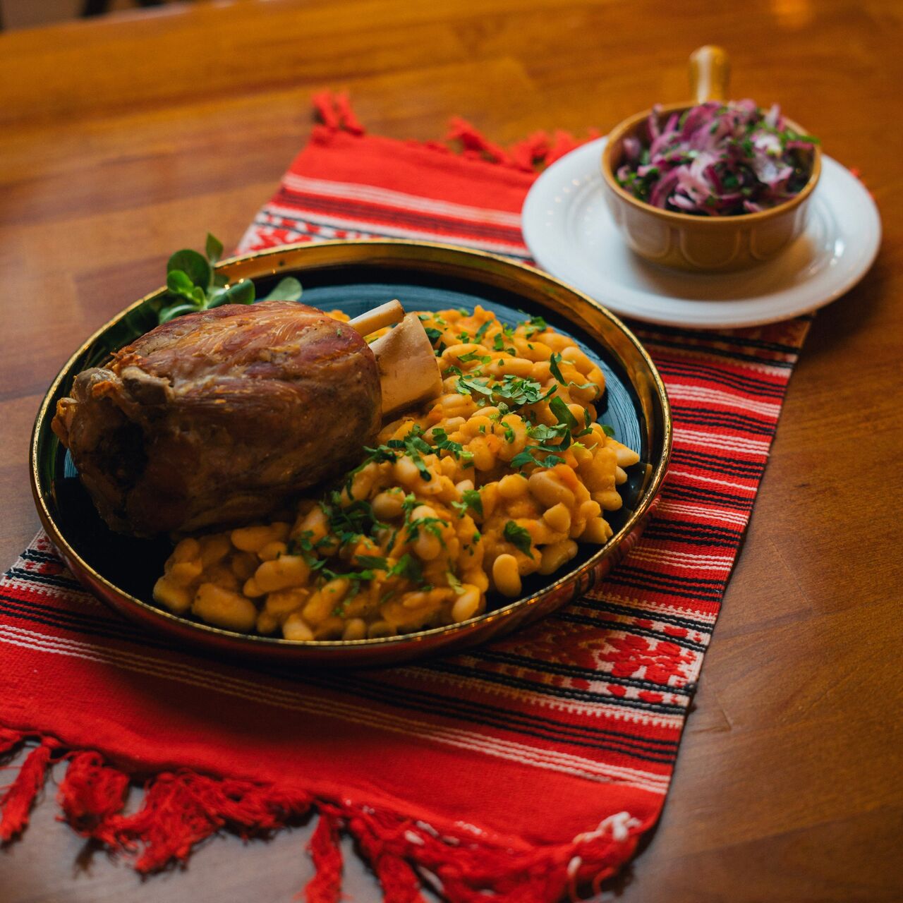 Iahnie de fasole cu ciolan de porc