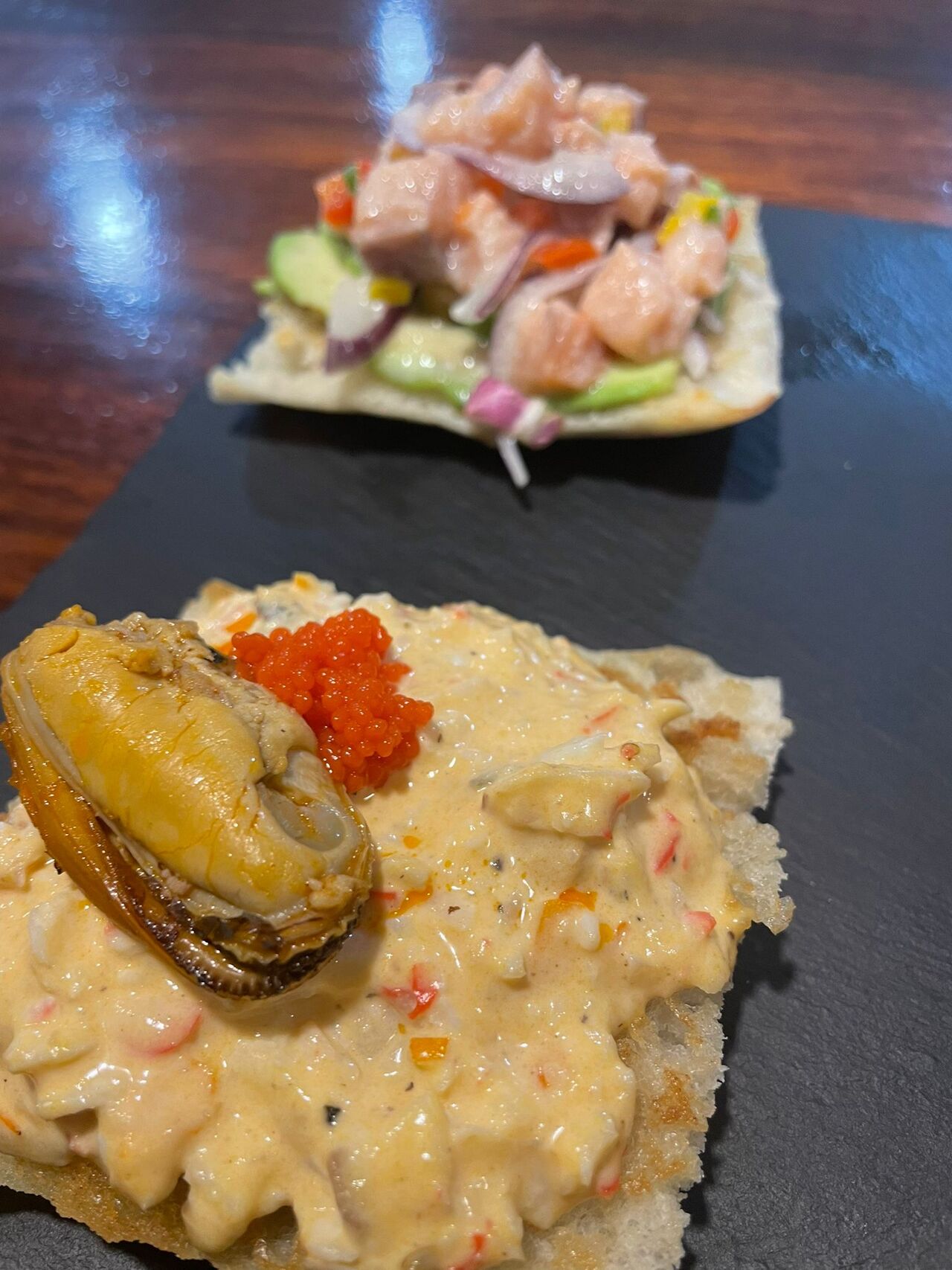 Tosta del mediterraneo y Tosta acevichada 