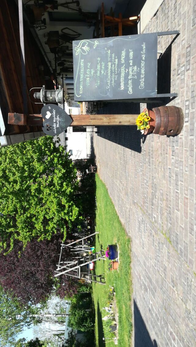 Blick vom Eingang in den Hof