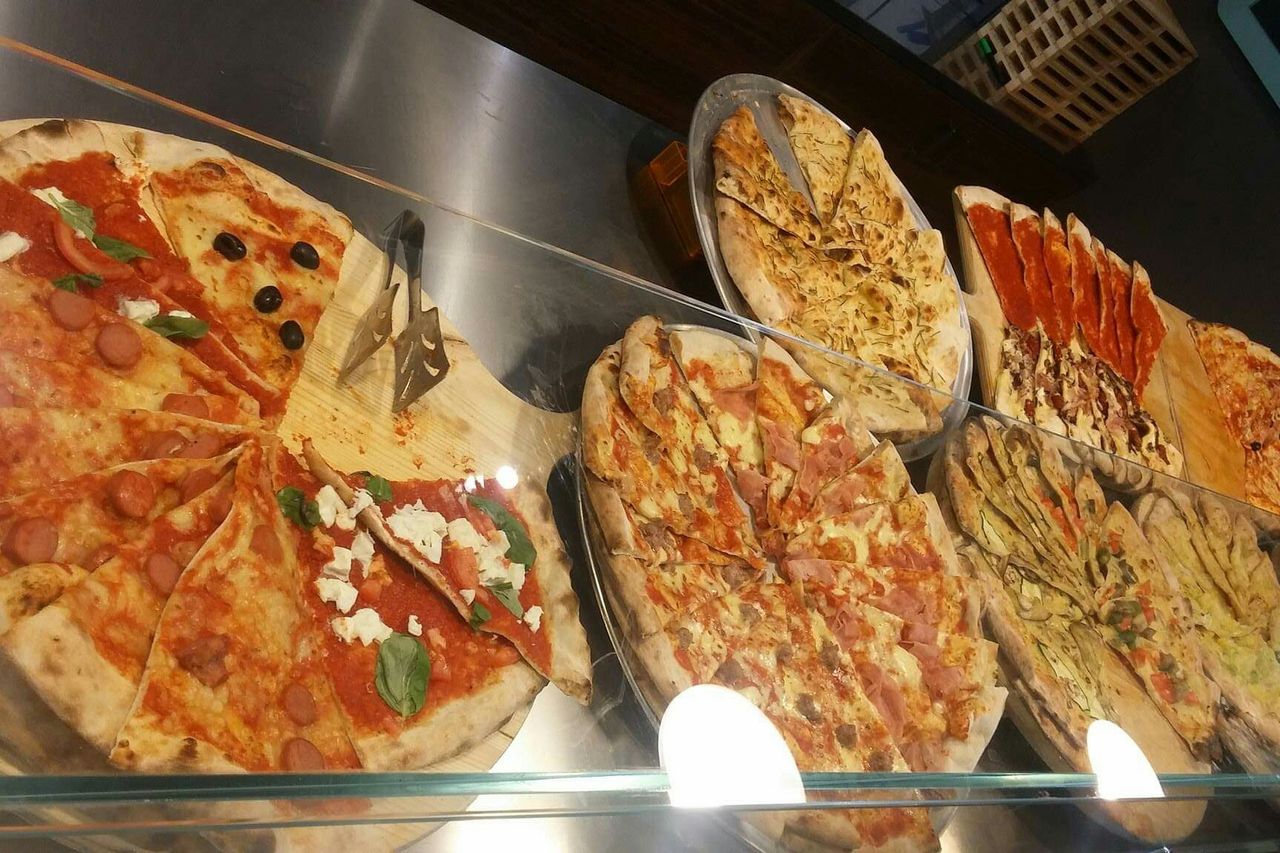 Ampia scelta di pizze al taglio