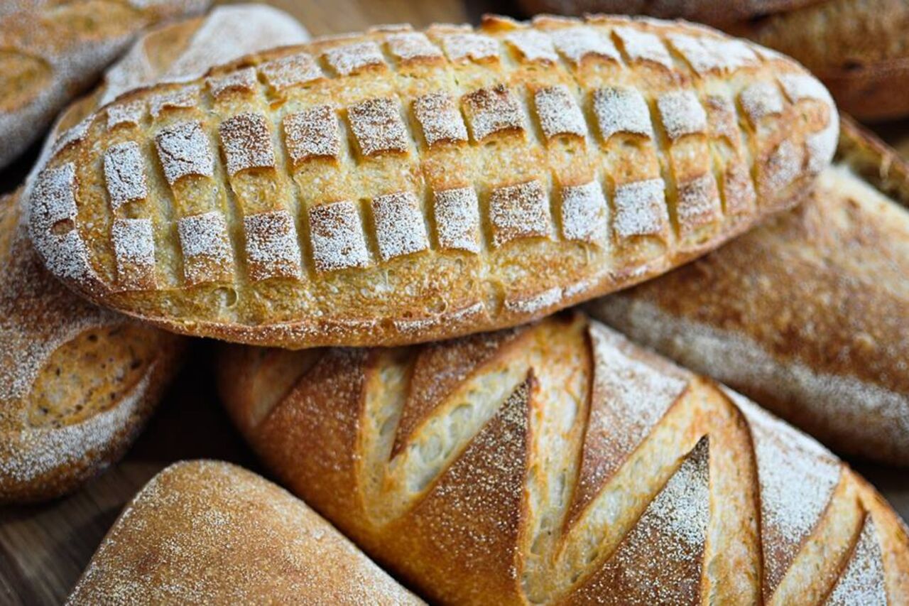 Кожен день з 9 години ранку ми випікаємо для вас свіжий хліб!