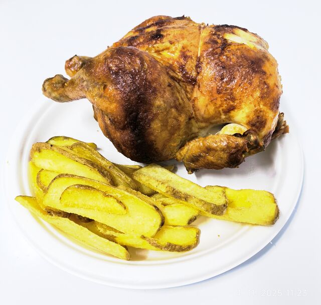Grilované kurča 1300gr zemiakové lodičky 144gr 