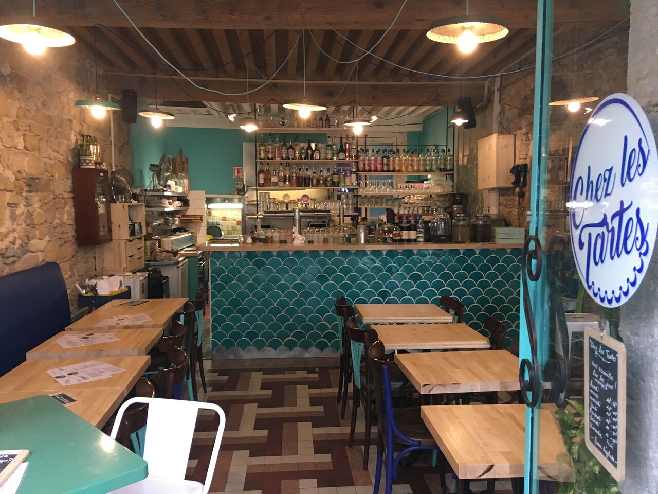 Intérieur de chez les tartes! Et le bar licence 4...