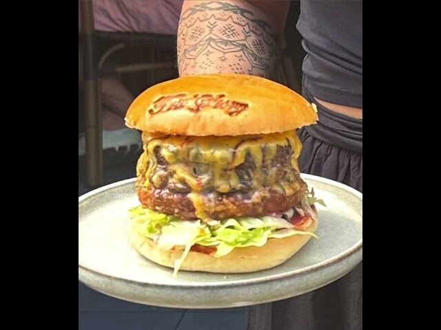 BIG CHEESE OPTION TOWER BURGER