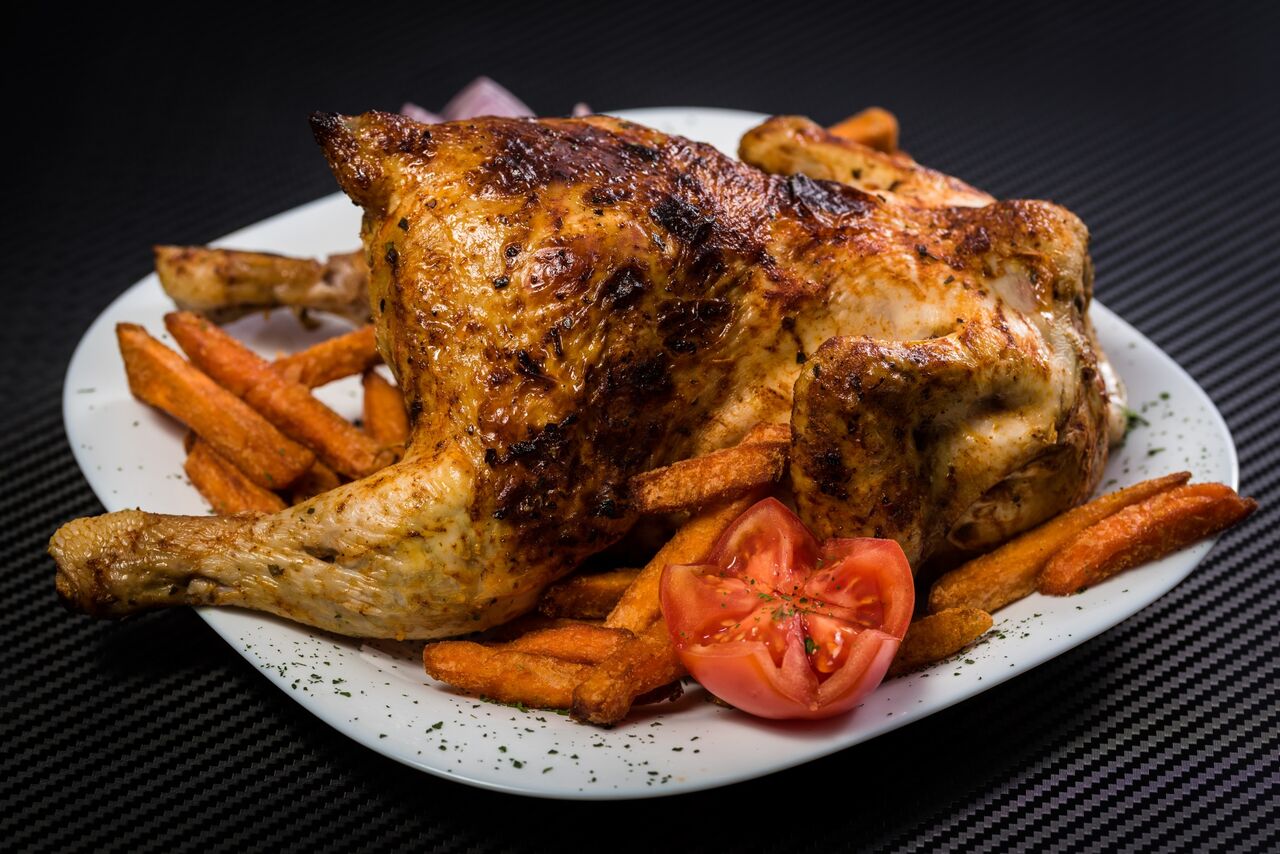 Magyaros grillcsirke forgónyárson sütve, édesburgonyával akár elvitelre is