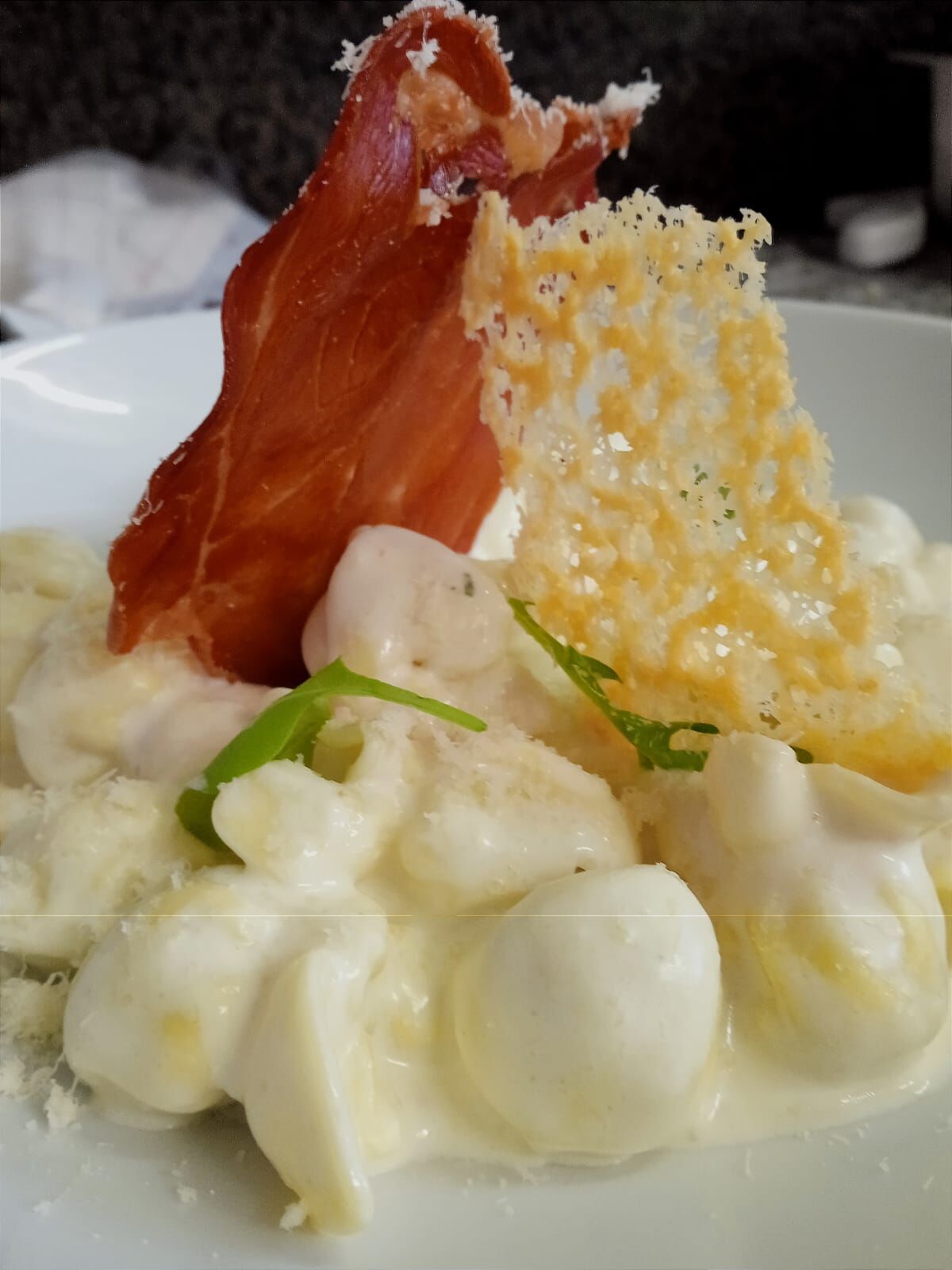 Fagottini farci au jambon cru, crème de parmesan