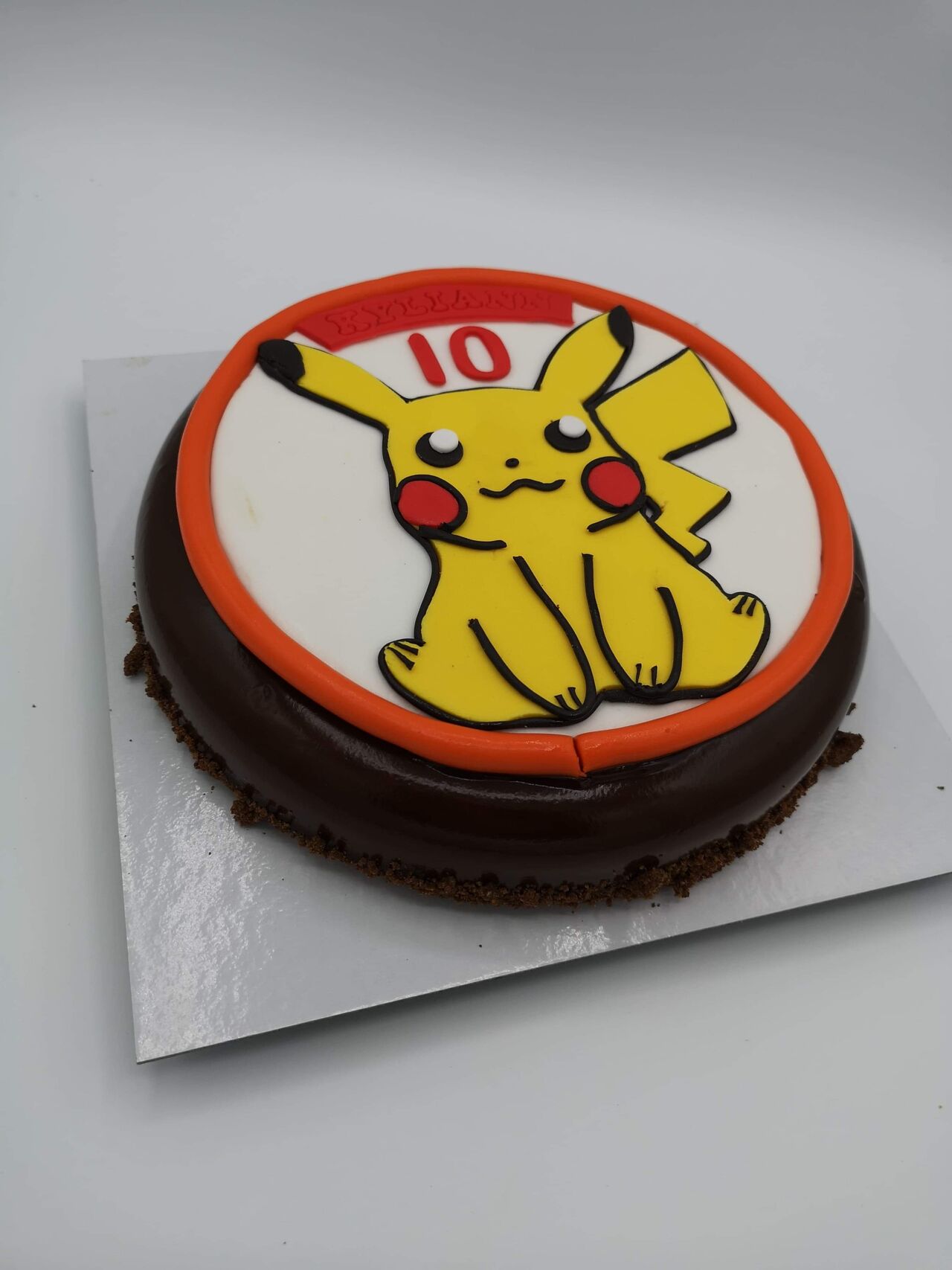 Choky décoré d'une plaquette Pikatchu