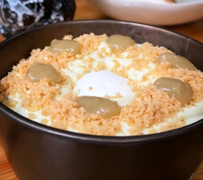 Espuma de gianduja de pistacho,helado casero de yogurt y gel de lima