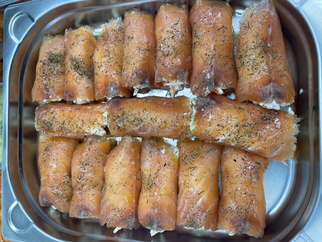 Rollitos de salmón Relleno de ensalada de cangrejo 